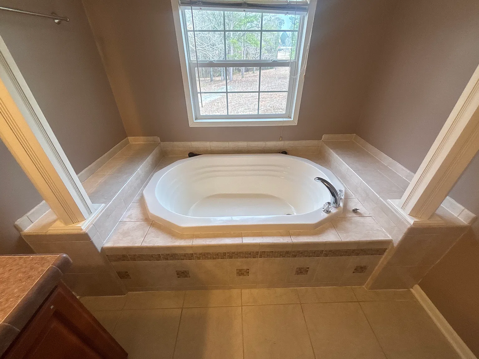 4 bed, 2400 sqft, $1,750 — Photo 4
