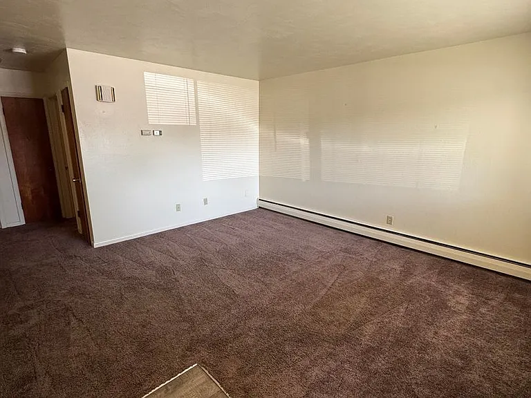 612 Fuller Dr — Photo 2