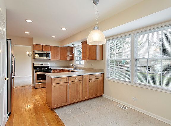 5th image of 13 Bedford Dr