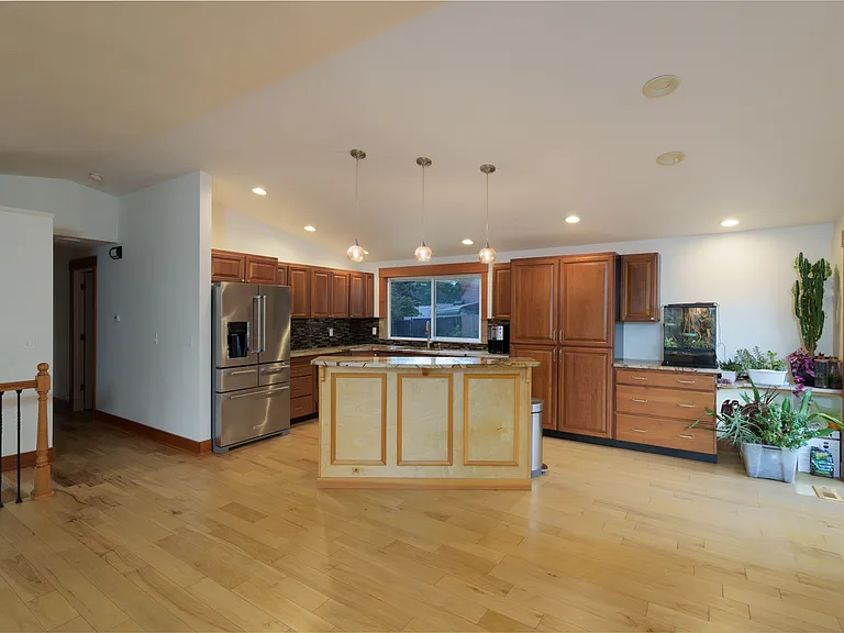 4603 Glasgow Way — Photo 2