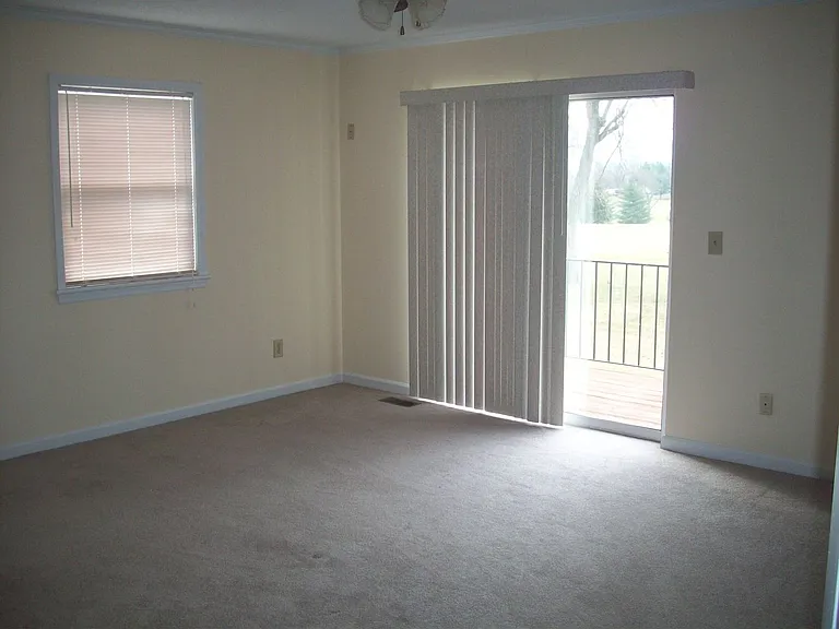 213 Pelham Dr — Photo 5