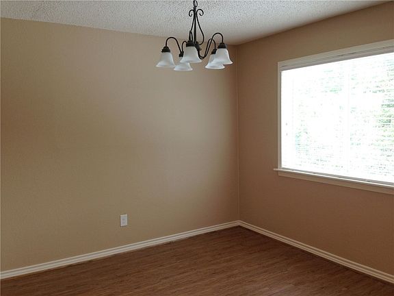 5th image of 3918 Harvey Rd