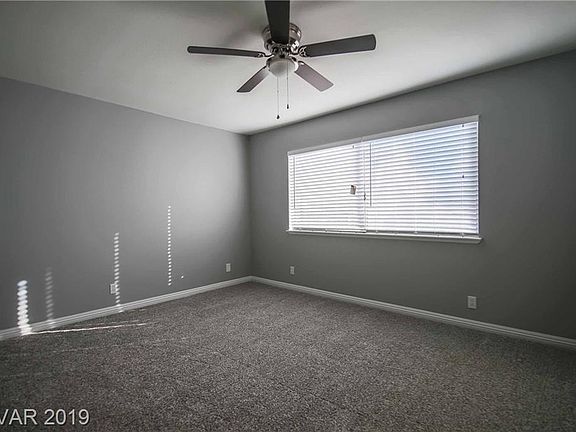 3rd image of 4485 Park View Dr
