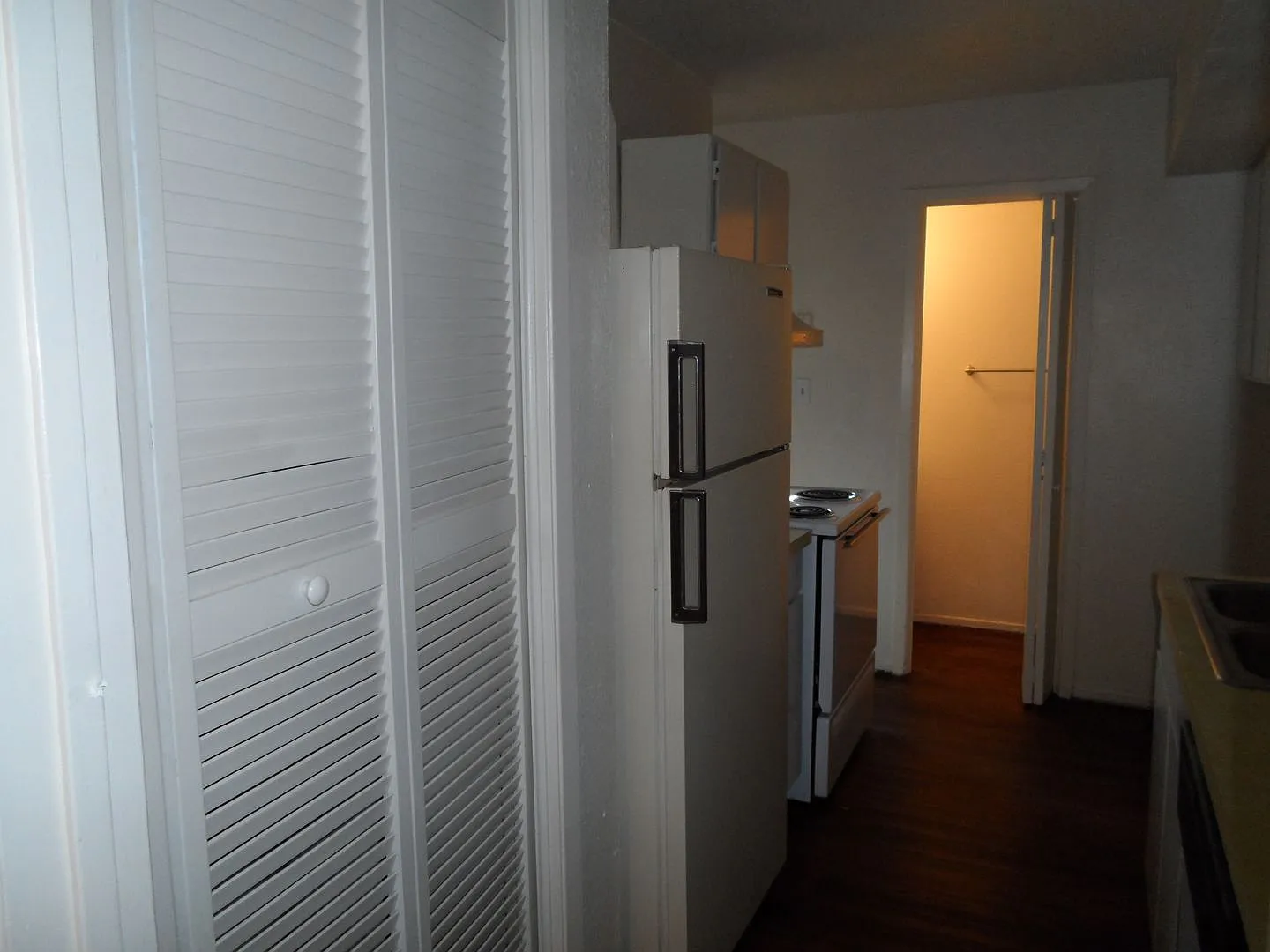 College Station -2 bedroom /1.5 bath Townhome-Style Fourplex on TAMU Shuttle Route! — Photo 4