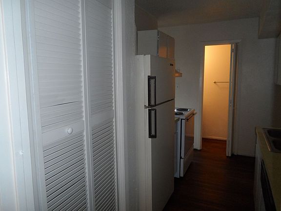 4th image of 1400D E Holleman Dr