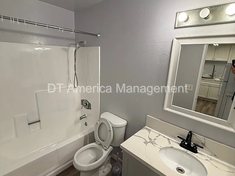 4344 Estrella Ave #4 — Photo 4