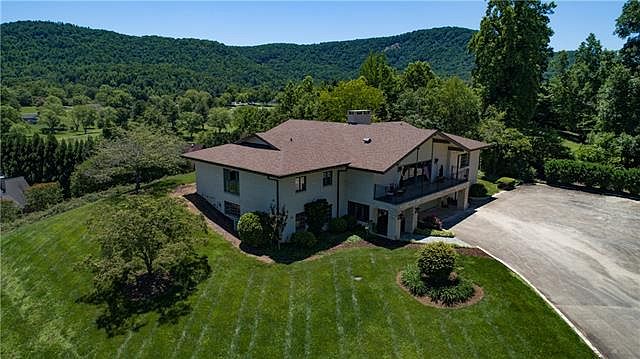 1st image of 2733 Lakeview Dr