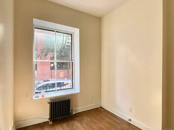 129 Perry Street image 3 of 8