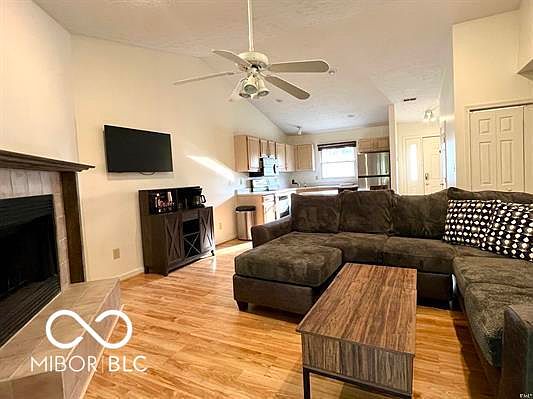 3rd image of 9435 S Pointe Retreat Dr