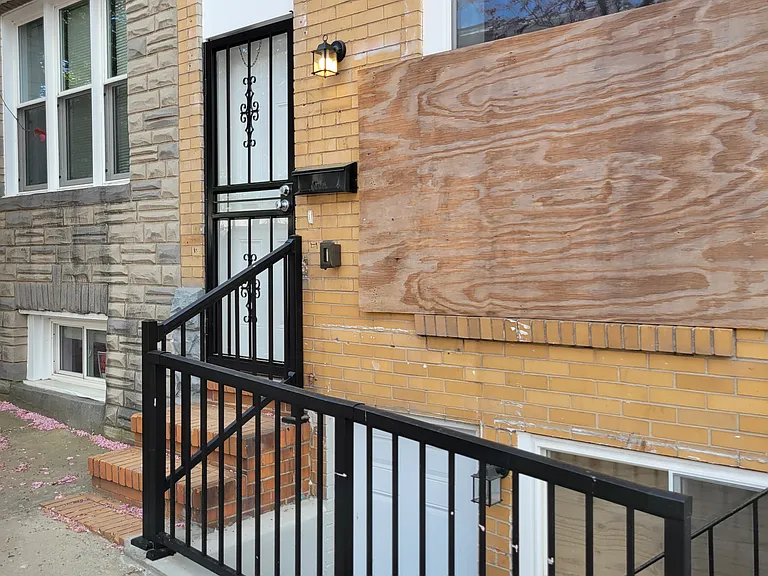 28 N Clinton St — Photo 2