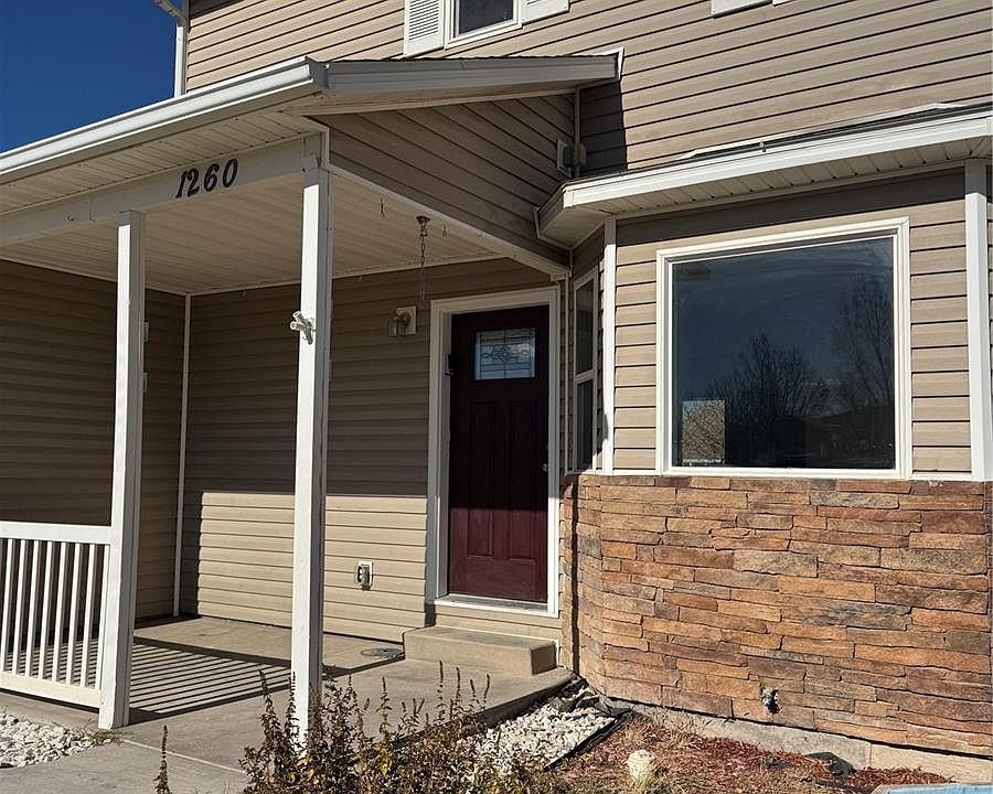 2nd image of 1260 Deserado Drive