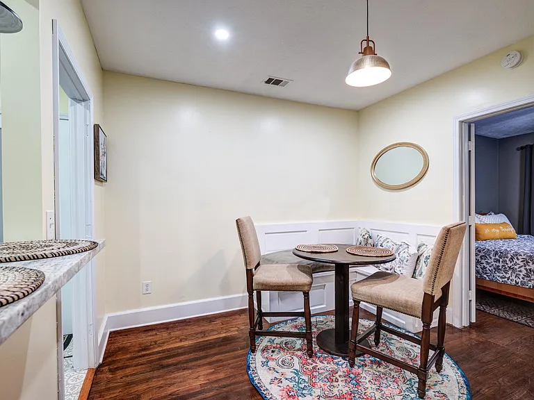 2518 Lester St — Photo 7