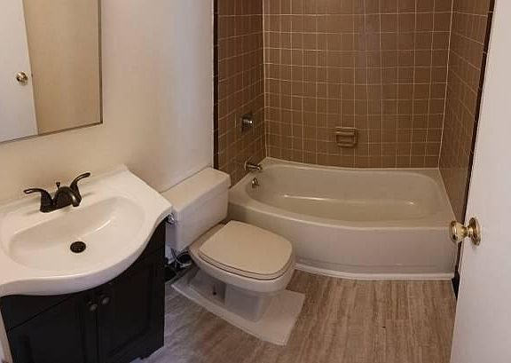 3rd image of 4116 Hamilton Ave #3