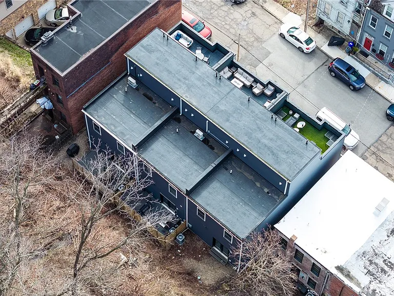 240 E Jefferson St — Photo 44