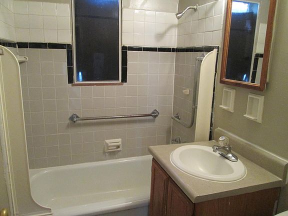 4th image of 276 Mayfair Blvd APT A
