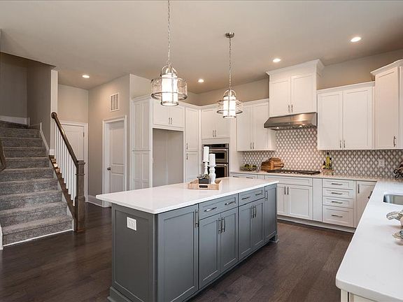 Large island perfect for entertaining