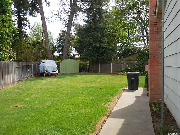 3rd image of 8412 Moravian Ct