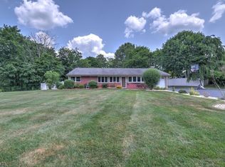 34 New Rd, Kendall Park, NJ 08824