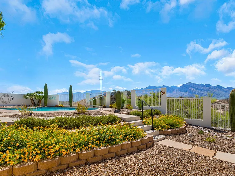 10380 N Hacienda Hermosa Dr — Photo 6