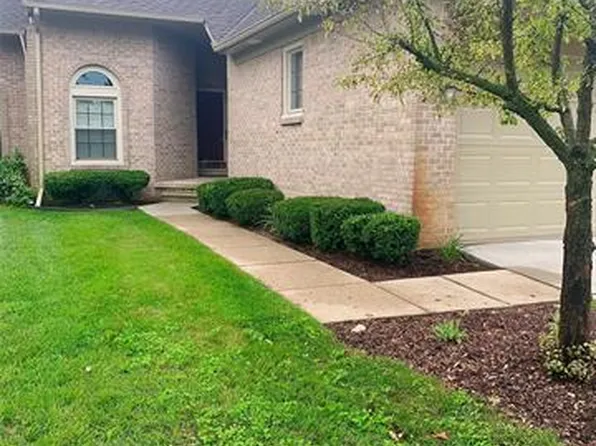 2758 Maple Forest Dr #1, Wixom, MI 48393