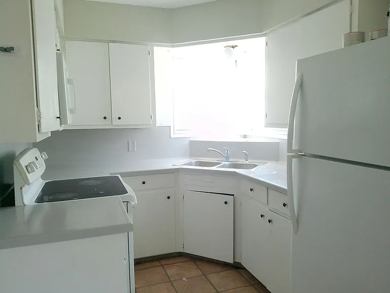 3549 Cypress St — Photo 3