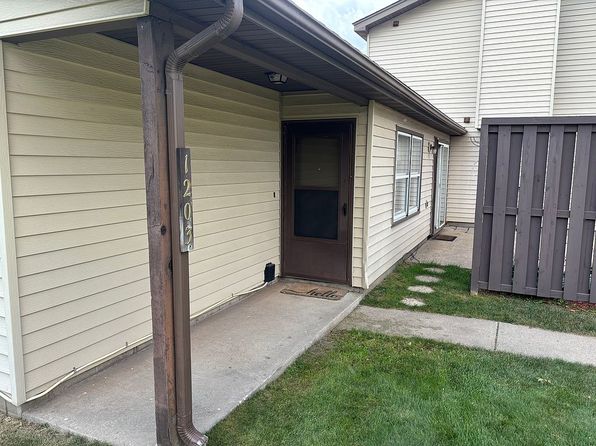 1203 Cedar Ln