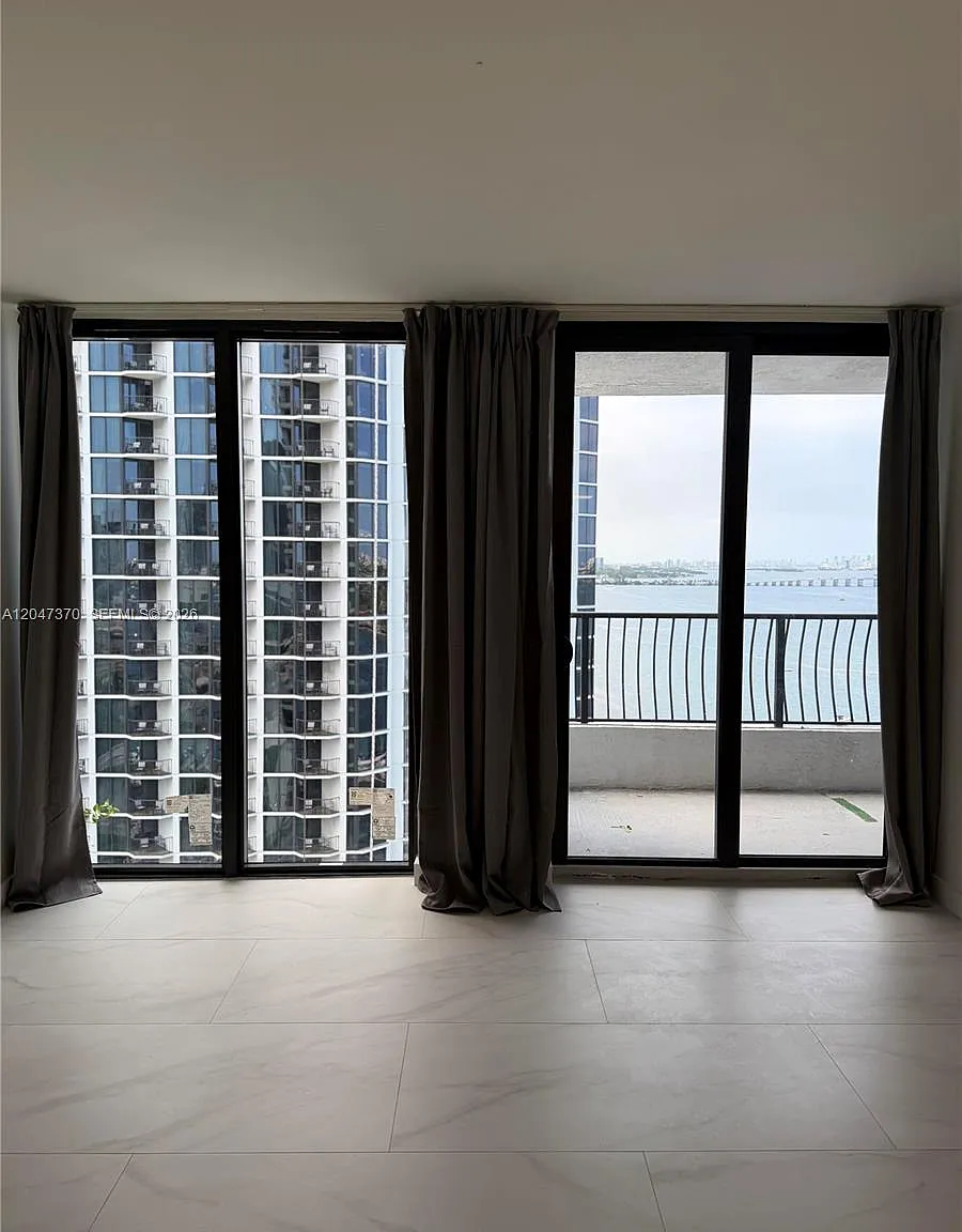 Venetia Condo — Photo 2