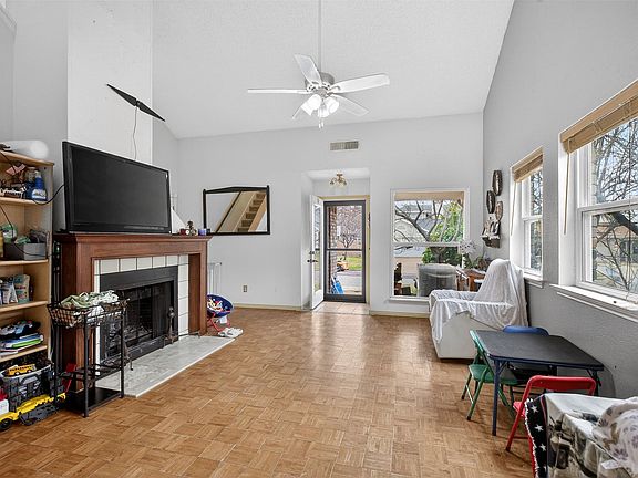 2nd image of 6813 Haltom Rd