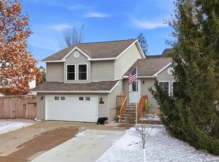2023 Lynncrest Dr, Coralville, IA 52241