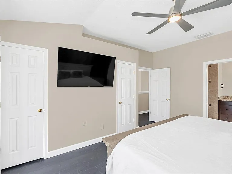 7221 Bay Club Way — Photo 2