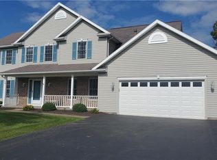 36 Hollow Hill Ln, Rochester, NY 14624