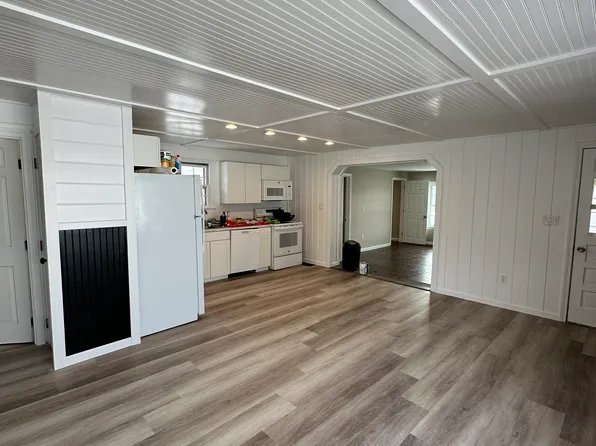 48 Portland Rd, Bridgton, ME 04009