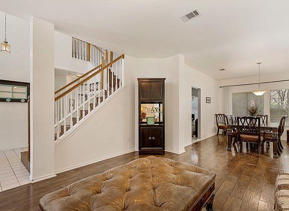 5th image of 1809 Gray Oak Dr