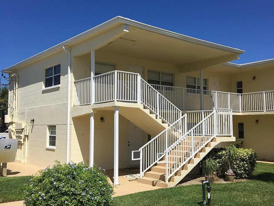 425 Tyler Ave #12
