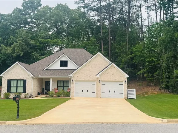 4203 Northwood Estates Dr, Northport, AL 35473