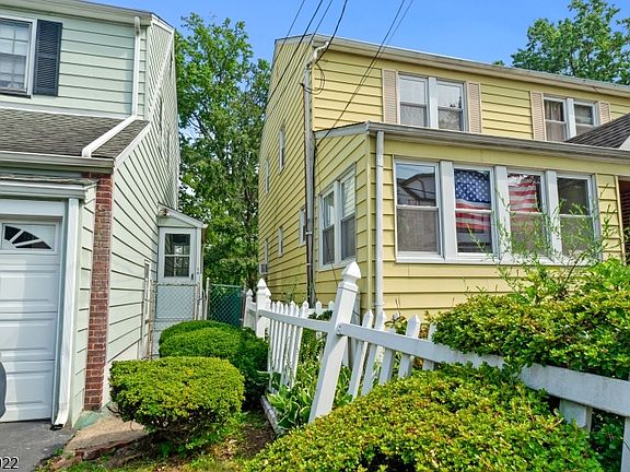 4th image of 1603 Bayview Ave