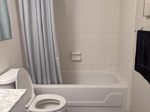 5th image of 3920 Ridge Lea Rd APT A