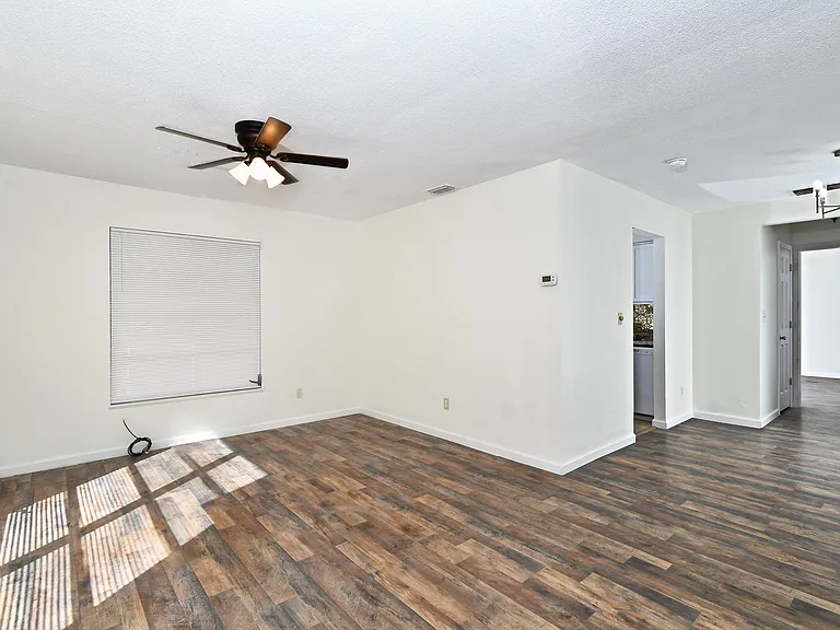 9 Hamlin Ct — Photo 2