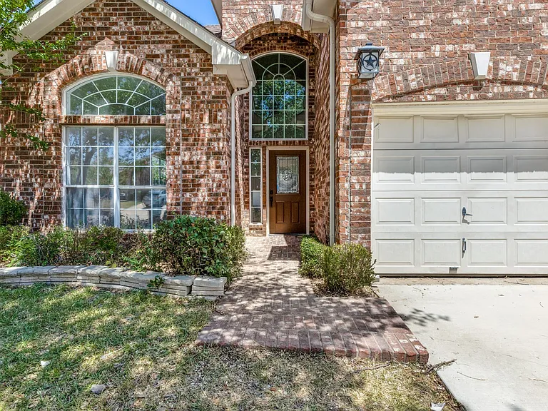 4705 Sabine St — Photo 2