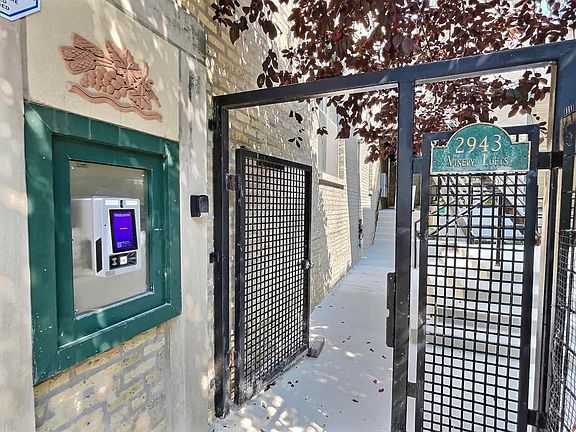 2nd image of 2943 N Lincoln Ave APT 113