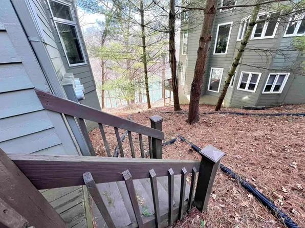 9626 S Harbour Pointe Dr #72, Bloomington, IN 47401