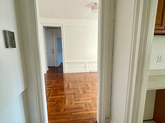 5th image of 3052 34th St APT 5c