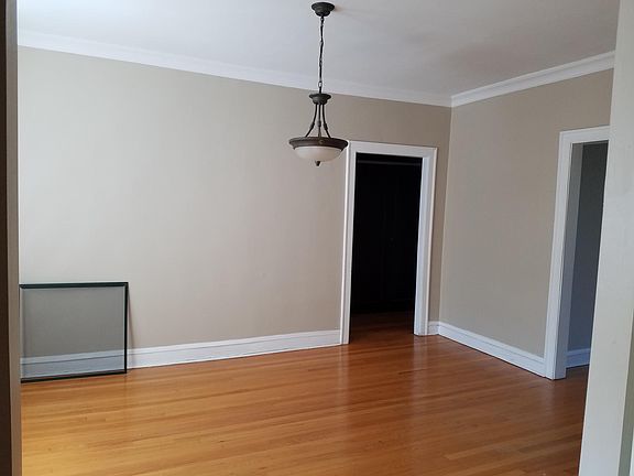 2nd image of 2109 W Argyle St #2