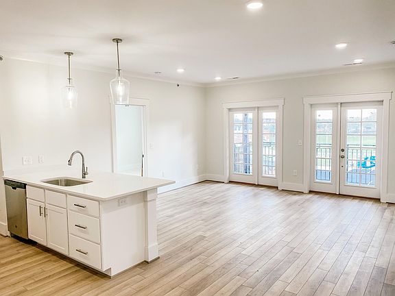 3rd image of 15 E 2nd Ave #10876264