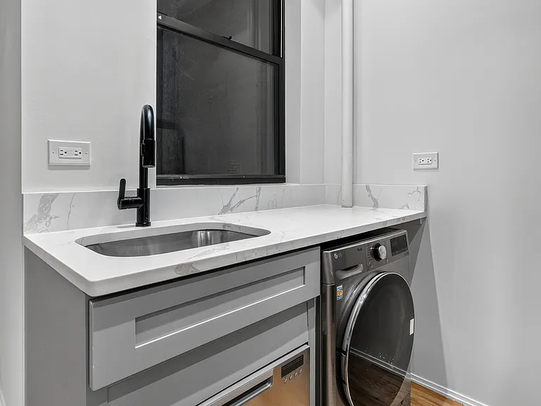 347 E 5th St #1A — Photo 4