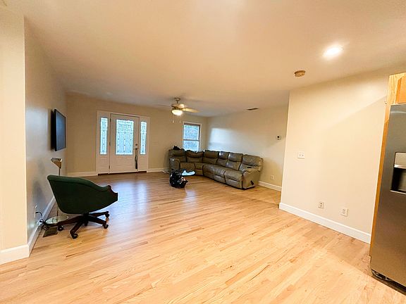 5th image of 205 Shelly Ridge Ln