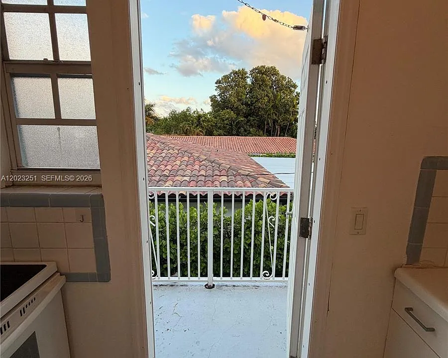 2200 Calais Dr #5