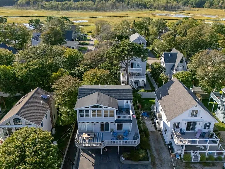 370 Ocean Ave — Photo 4