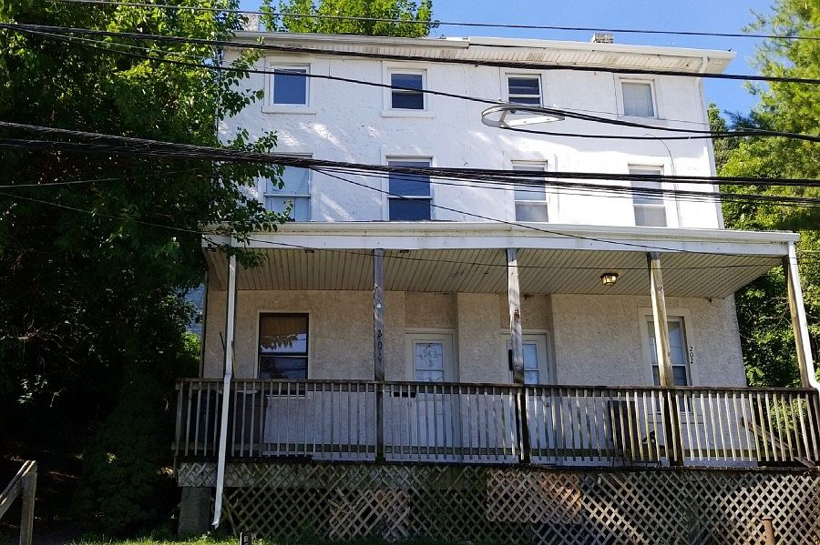 1st image of 204 Crawford Ave