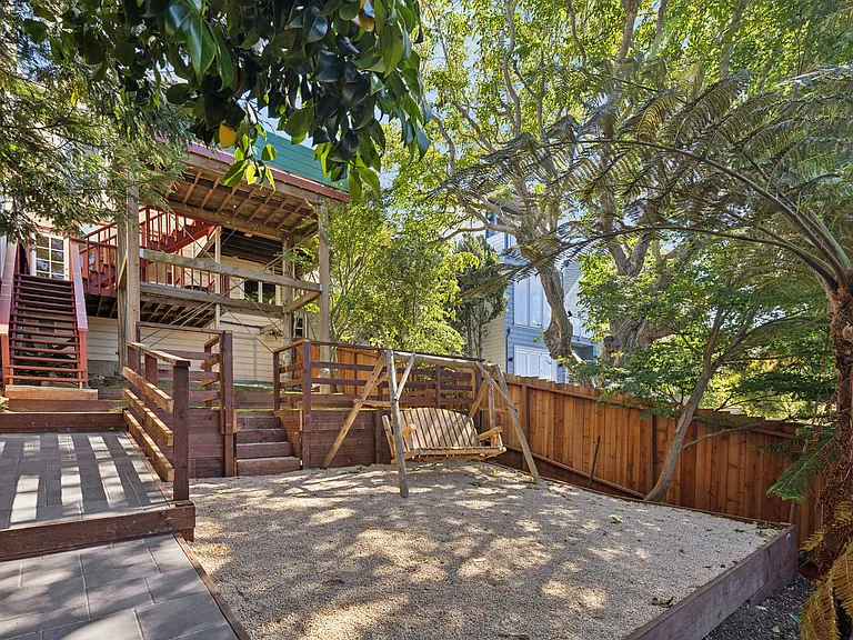 546 Liberty St — Photo 10